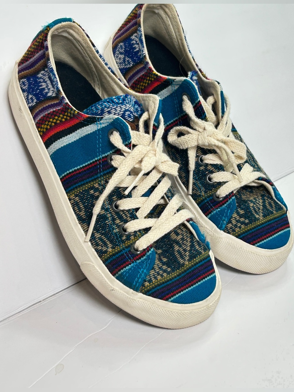 Inkkas Blue Multicolor Woven Tribal Low Top Sneakers Women’s 6 Men’s 4